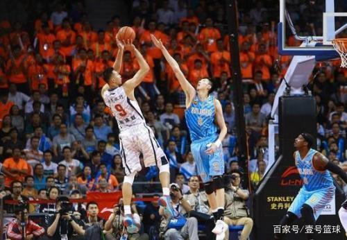 赛者传递出 赛者传递出